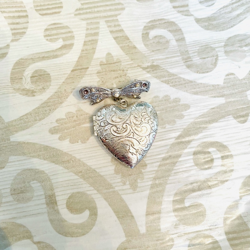 VINTAGE 🤍 Heart Locket Brooch - Picture 5 of 5